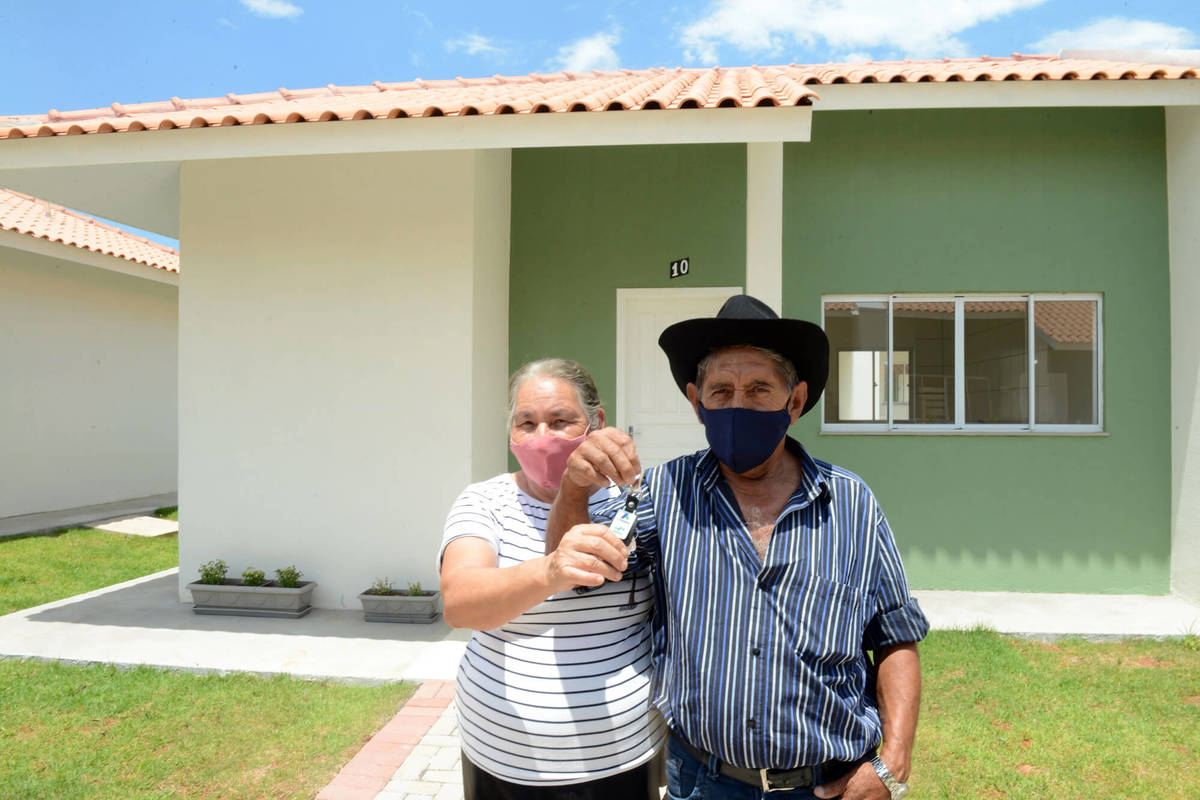 Prudentópolis recebe 90 casas e condomínio para idosos