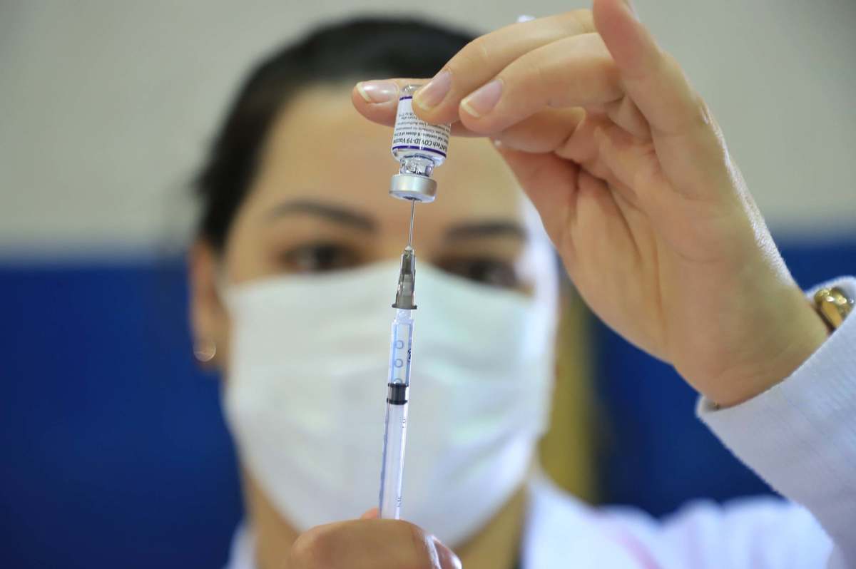 PR tem mais de 70% da população completamente imunizada após um ano de vacinação