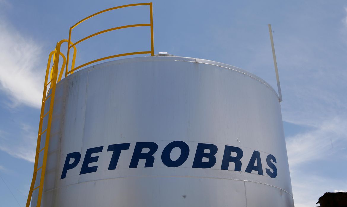 Petrobras aumenta em 8,87% preço do diesel