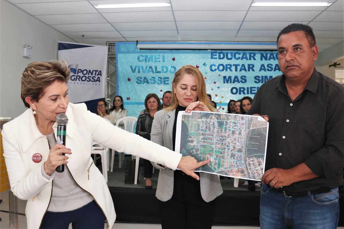 Prefeita Elizabeth confirma pavimentação para Vila Romana