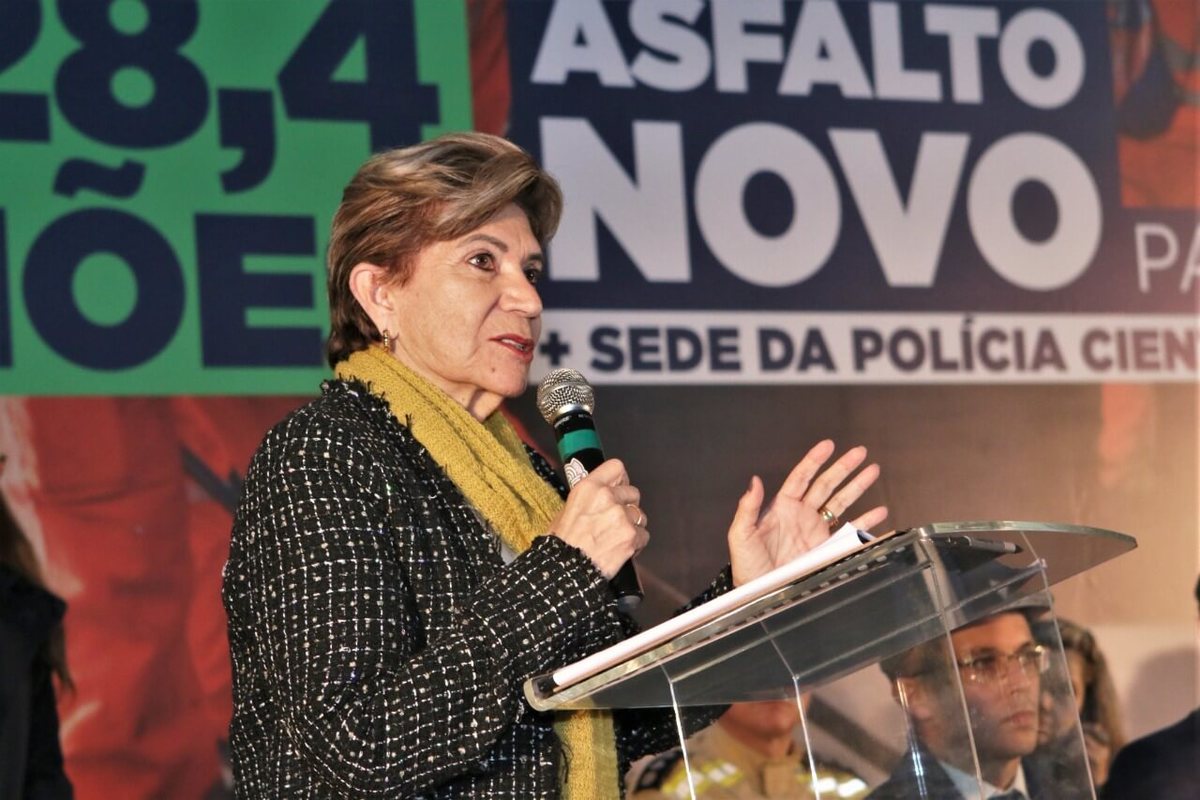 Elizabeth Schmidt busca mais R$ 50 milhões em asfalto