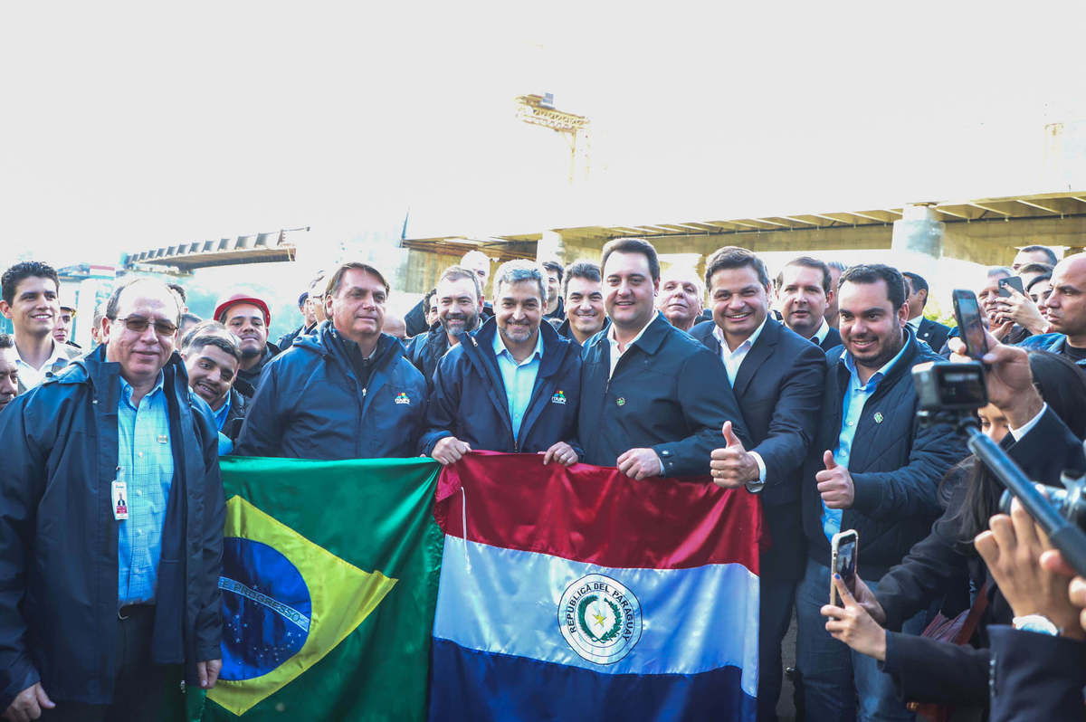 Bolsonaro e Ratinho Junior visitam obras da segunda ponte Brasil-Paraguai