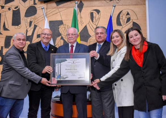 Ex-prefeito de PG, Otto Cunha recebe título de Cidadão Benemérito do Paraná