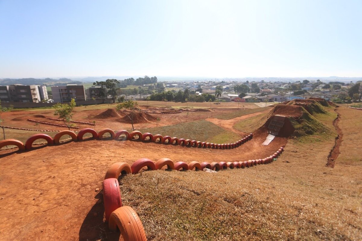 Praça revitalizada recebe competição de BMX em Ponta Grossa