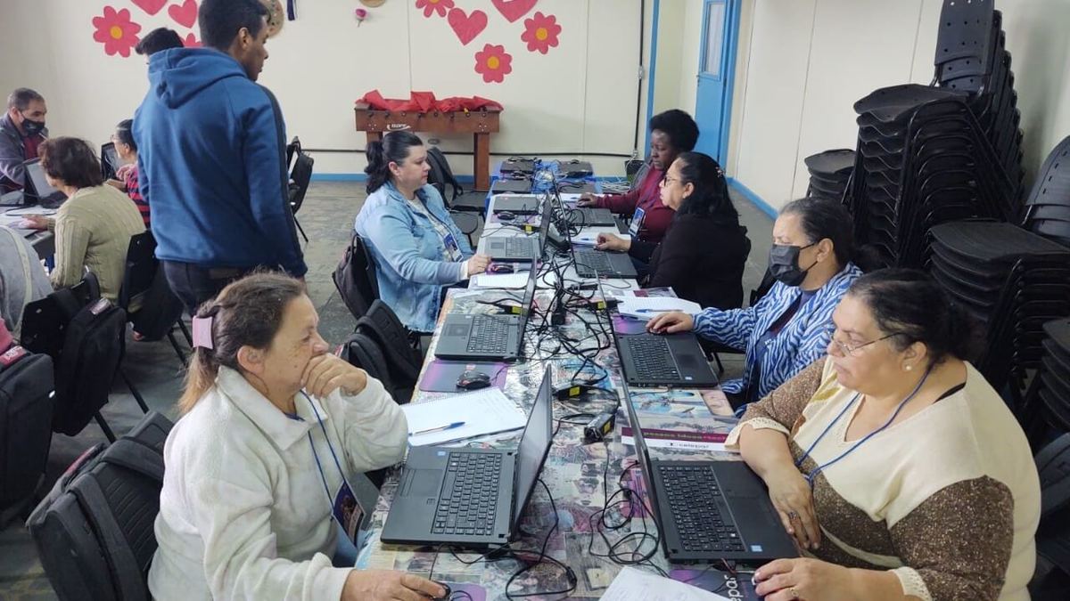 Prefeitura inicia curso de formação digital para idosos