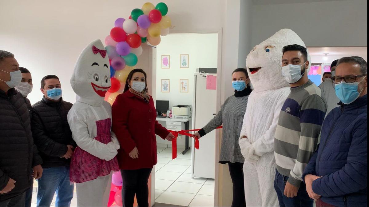 Carambeí: Elisangela e vereadores inauguram Sala de Vacinas