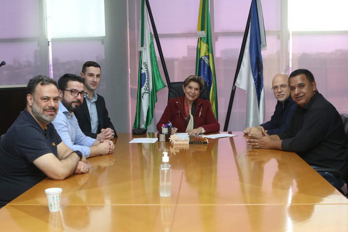 Elizabeth anuncia licitação para pavimentar a Estrada do Alagados