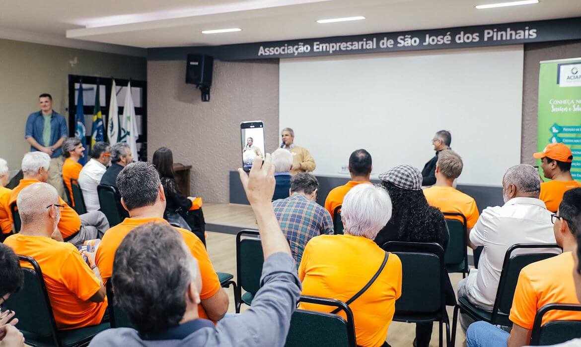 No Paraná, Felipe D'Avila defende maior abertura comercial do Brasil