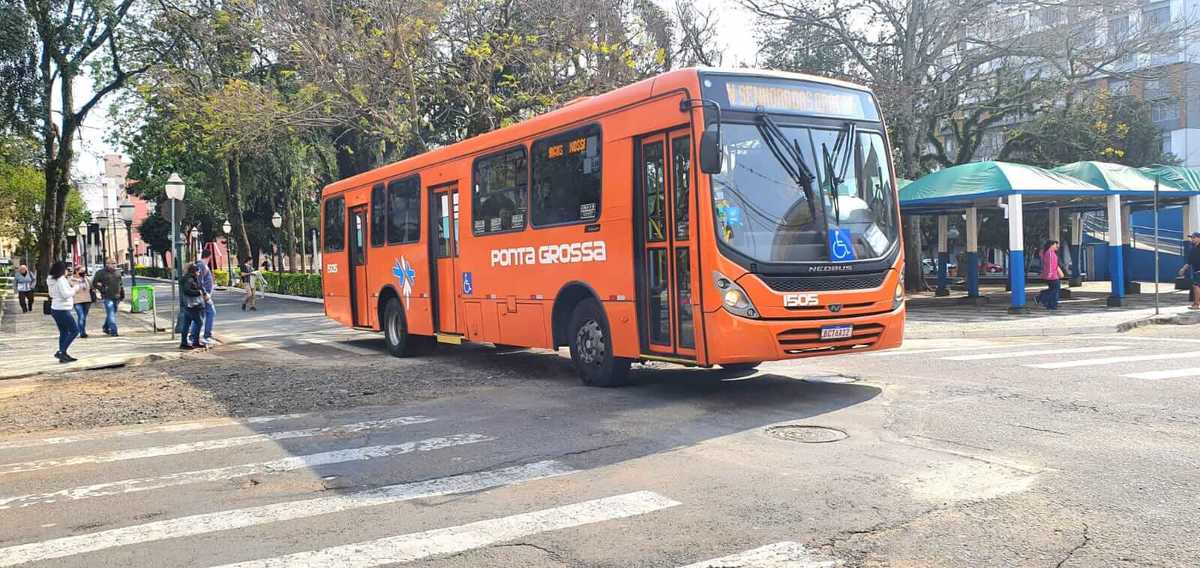 Tráfego é liberado para ônibus em alameda da Praça Barão do Rio Branco