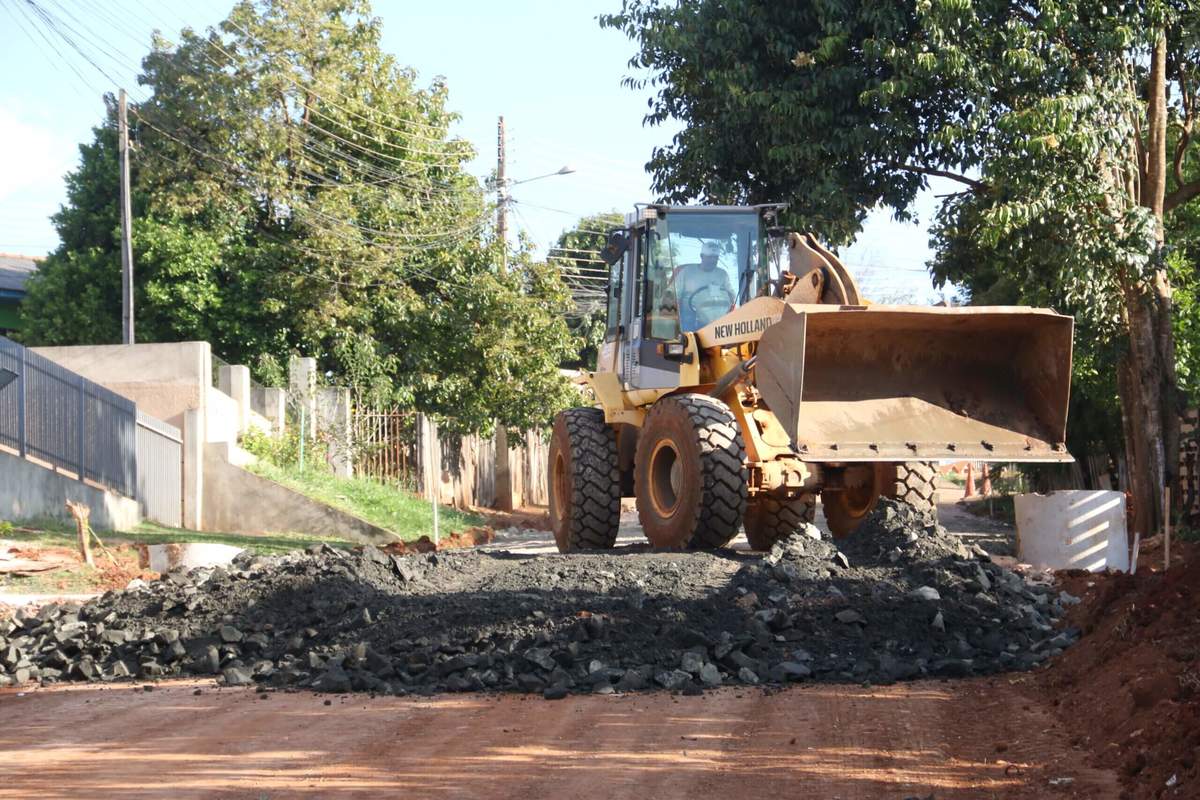 Prefeitura avança com obras de pavimentação nos bairros