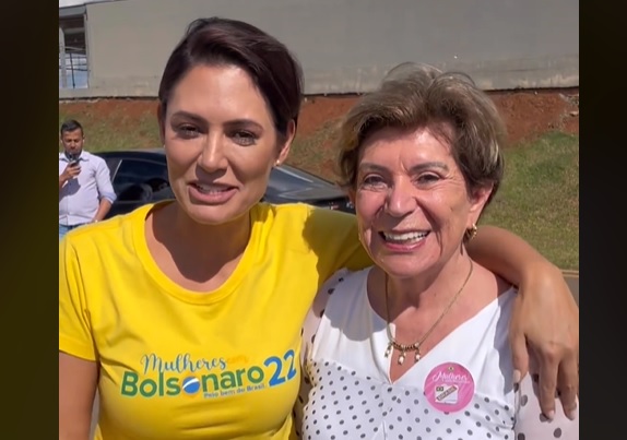 Ao lado de Elizabeth, primeira-dama pede voto das mulheres para Bolsonaro