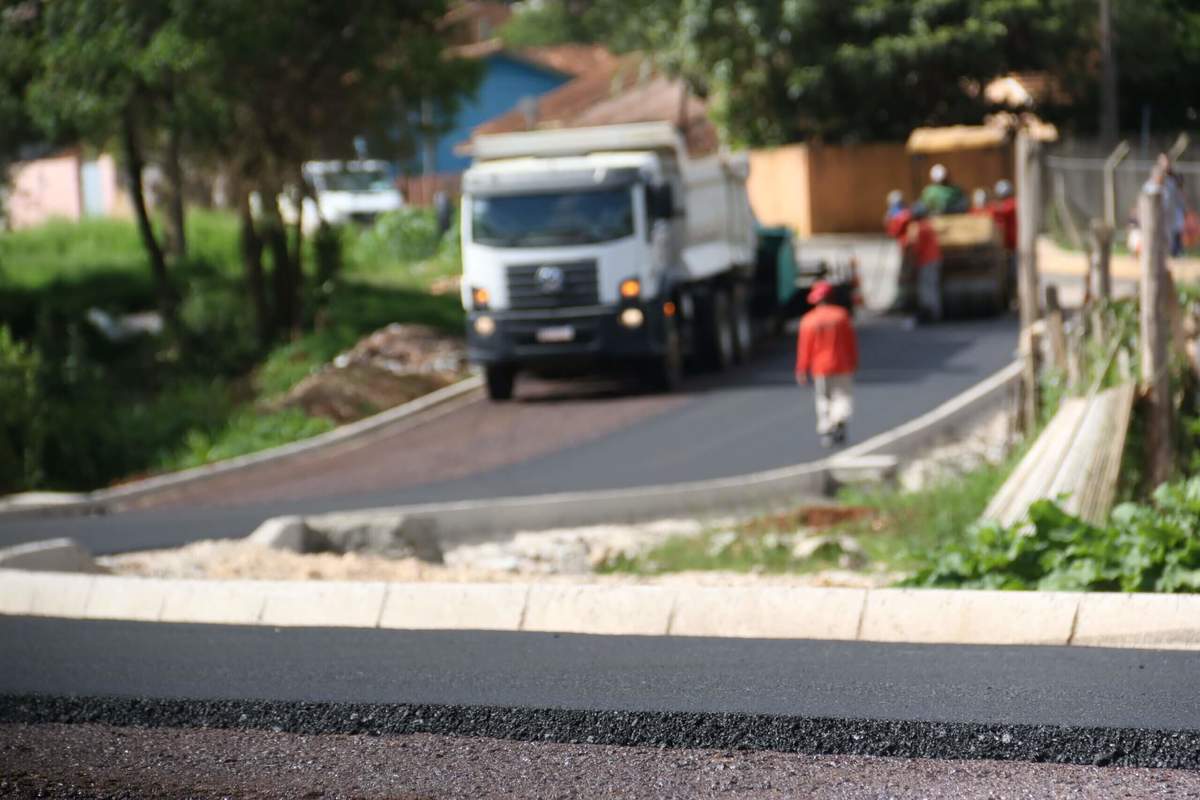 Ruas do Parque dos Sabiás começam a receber asfalto novo