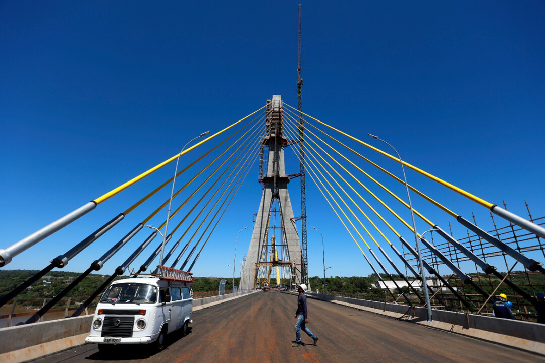 Nova ponte Brasil-Paraguai está quase finalizada