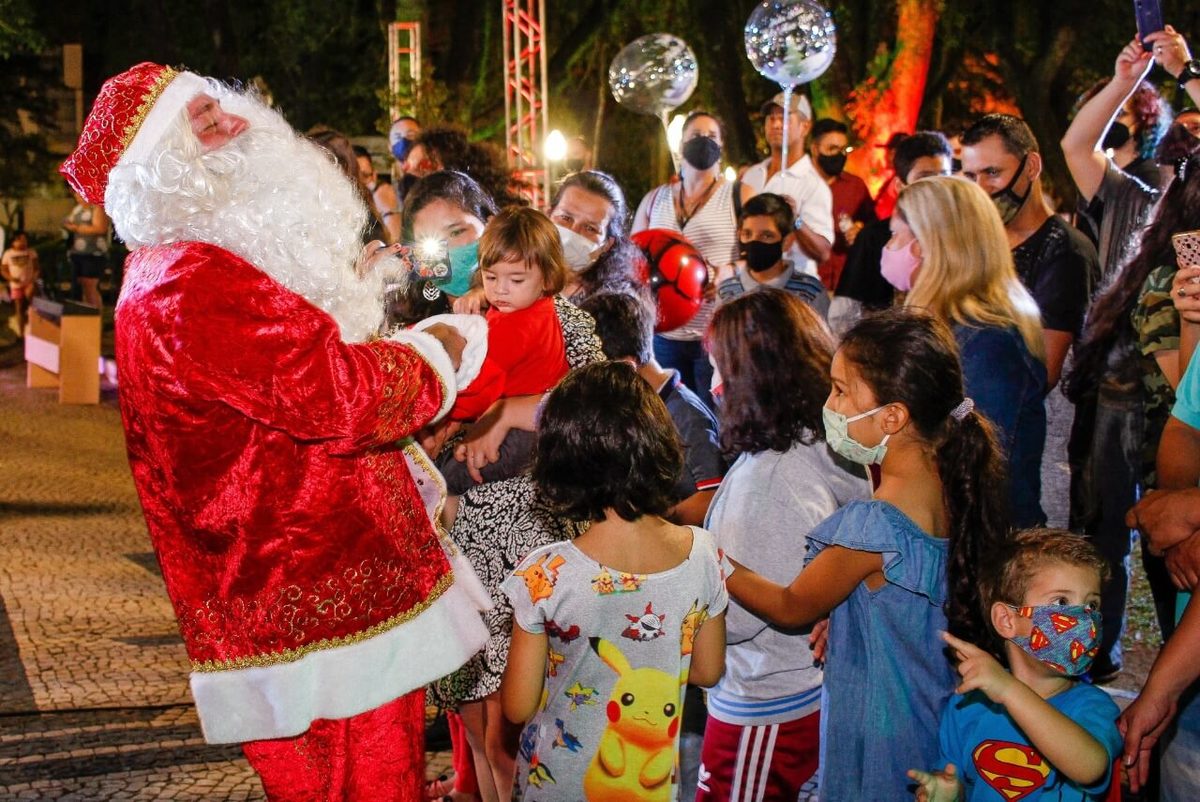 Prefeitura promove apresentações natalinas em praças da cidade
