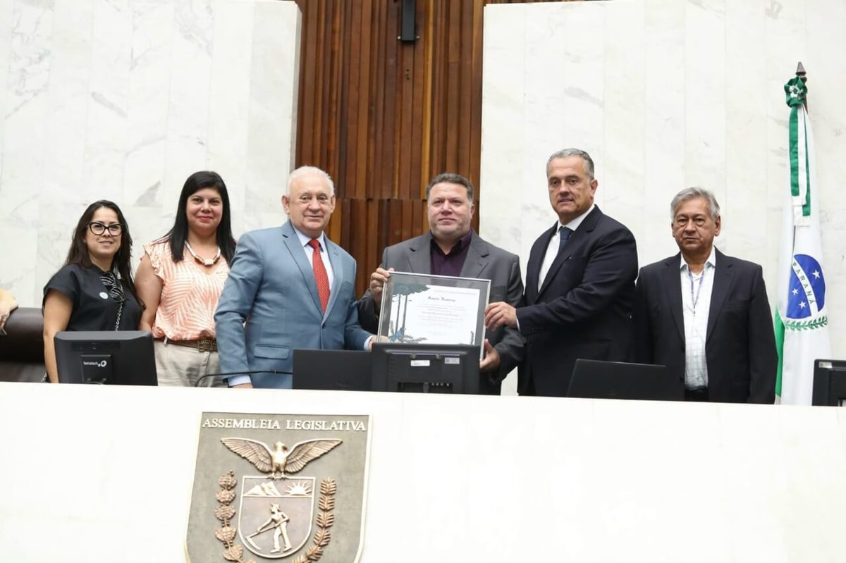 Delegado Marcus Vinicius Sebastião recebe homenagem da Assembleia