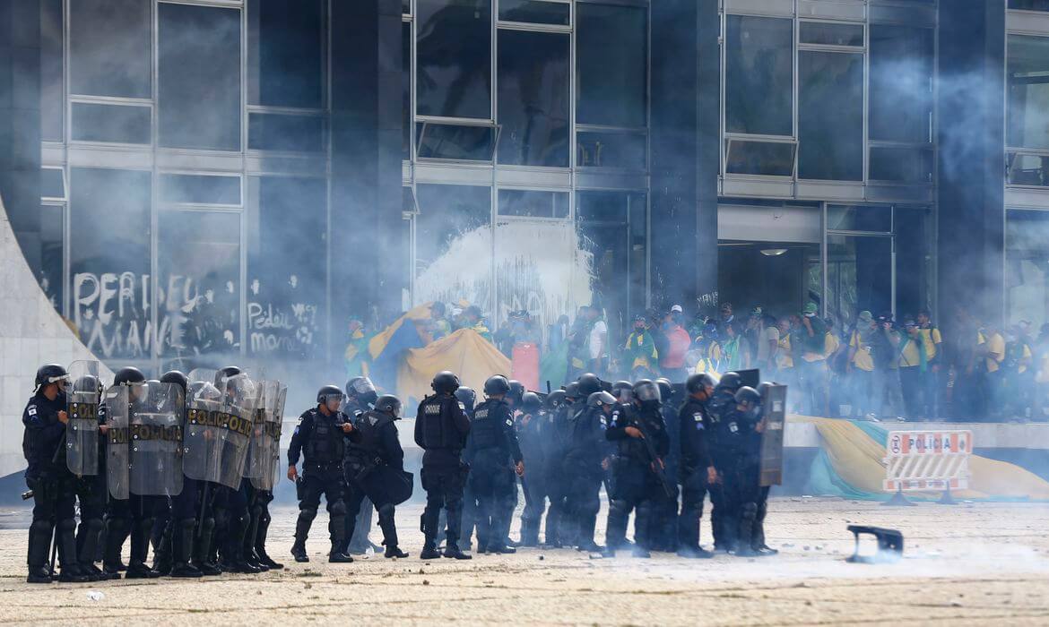 Governo do Paraná repudia atos antidemocráticos em Brasília