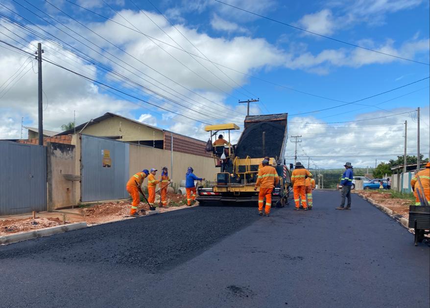 Prefeitura avança com obras de pavimentação na Vila Neri