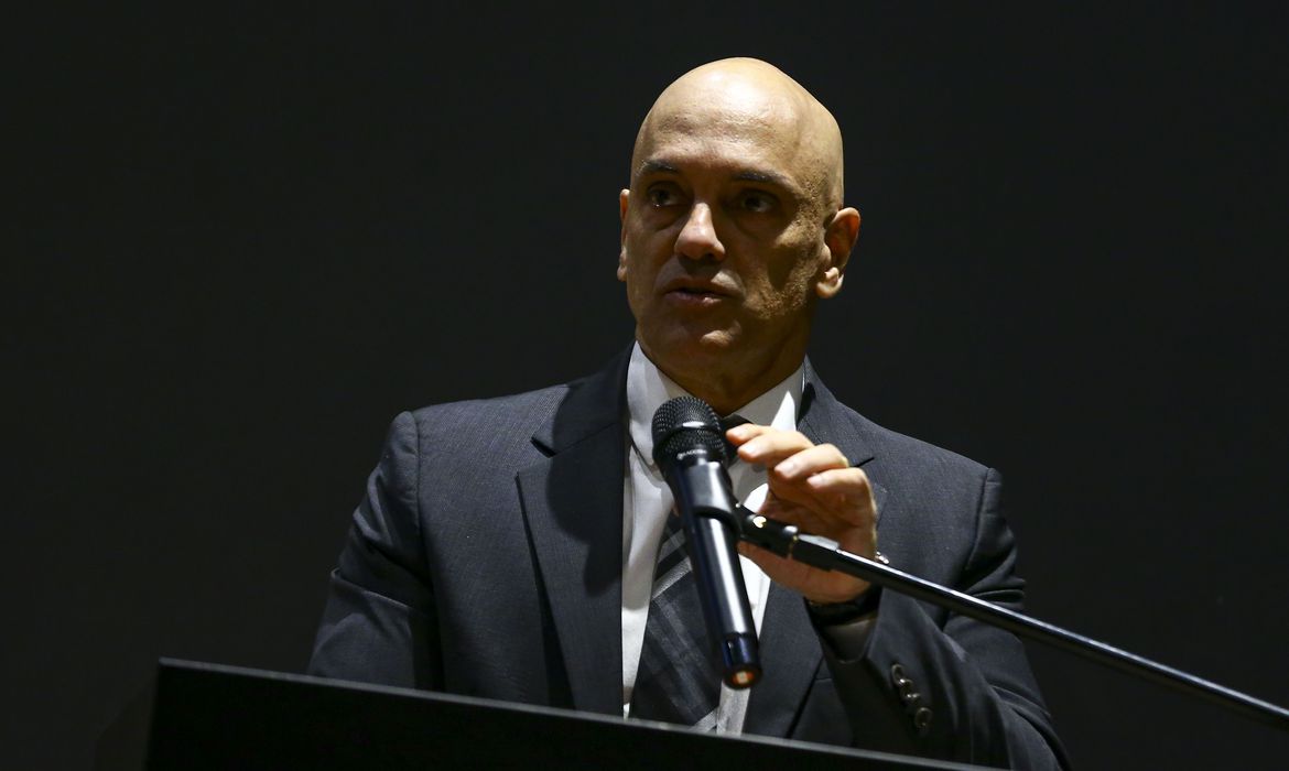 Moraes determina prisão do ex-comandante da PM e de Anderson Torres