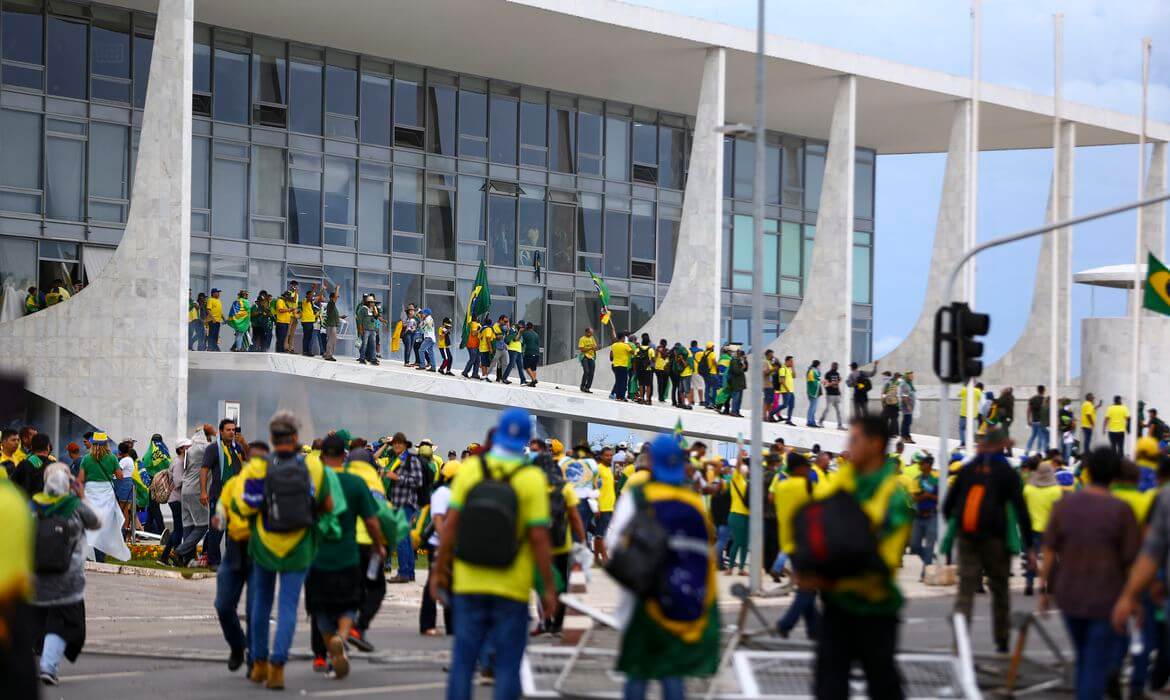 AGU quer que financiadores dos atos golpistas devolvam R$ 20,7 milhões