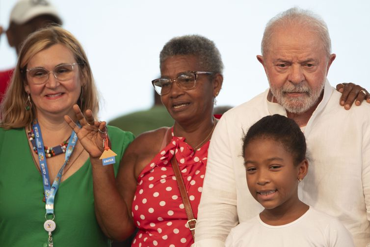 Lula assina medida provisória que retoma o Minha Casa, Minha Vida