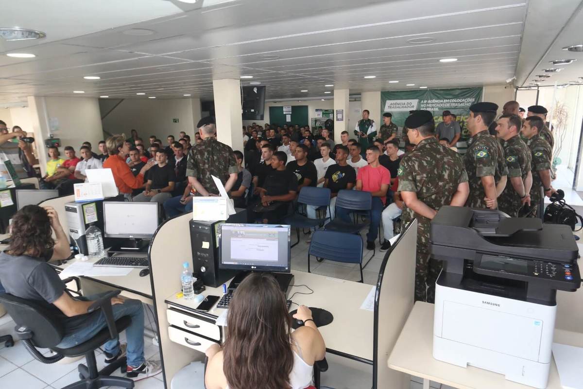 Jovens que deixam o Serviço Militar ganham apoio para vagas de emprego em PG