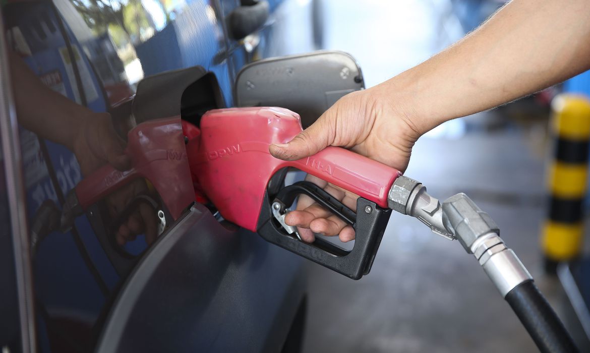 Combustíveis vão ficar mais caros a partir de março