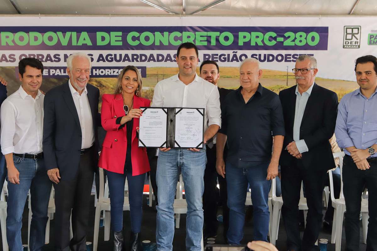 Governador entrega nova PRC-280, revitalizada com concreto