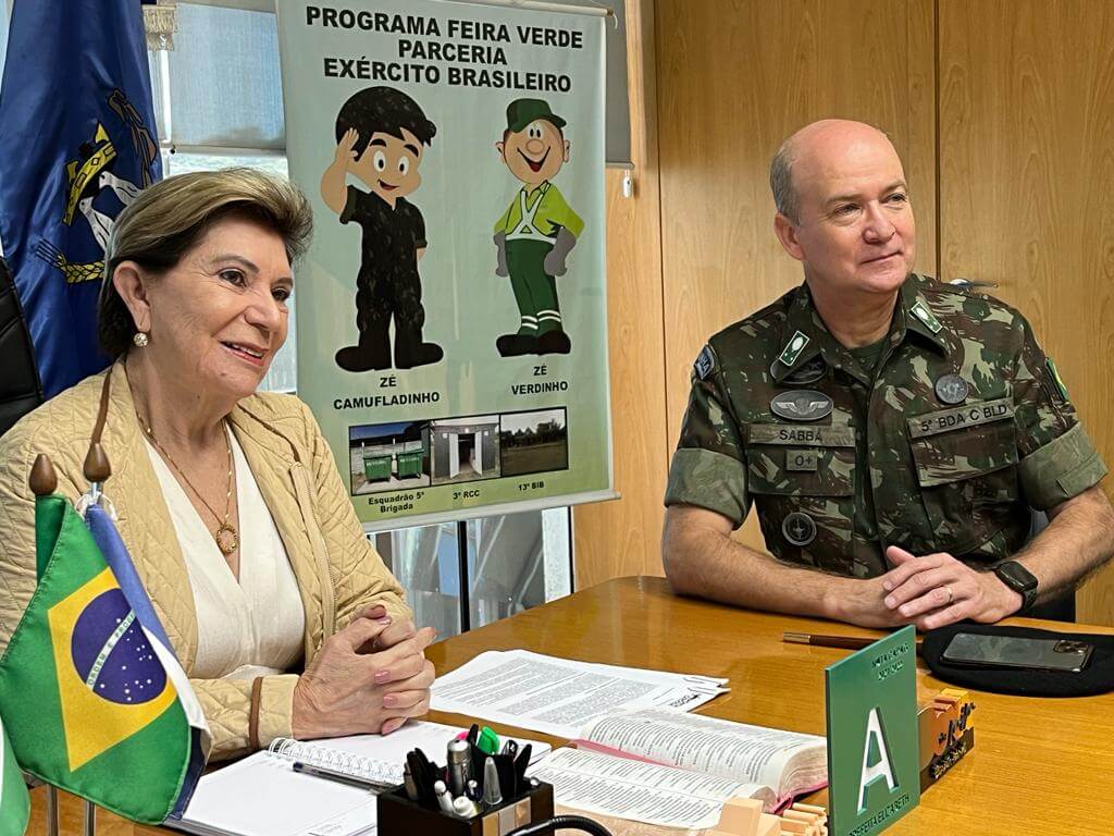 Prefeitura e exército renovam parceria que beneficia o Feira Verde