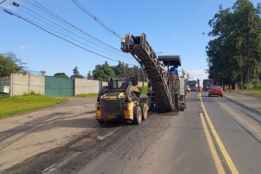 Campos Gerais e Centro: Estado atua em obras e prestação de serviços nas rodovias