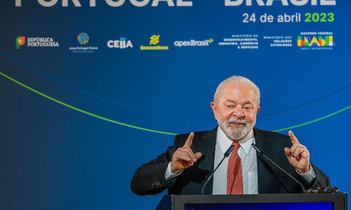 Em Portugal, Lula diz que não venderá empresas públicas