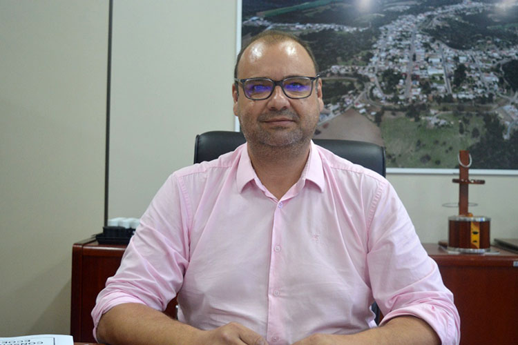Asfalto e atração de empresas são o mote da administração de Lula Thomaz em Teixeira Soares