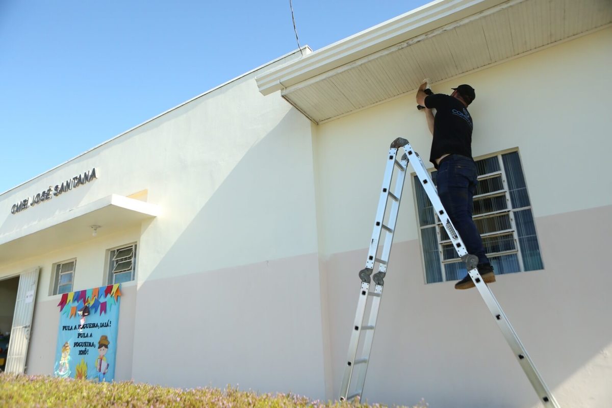 Novas câmeras ampliam vigilância e segurança nos CMEIs e Escolas