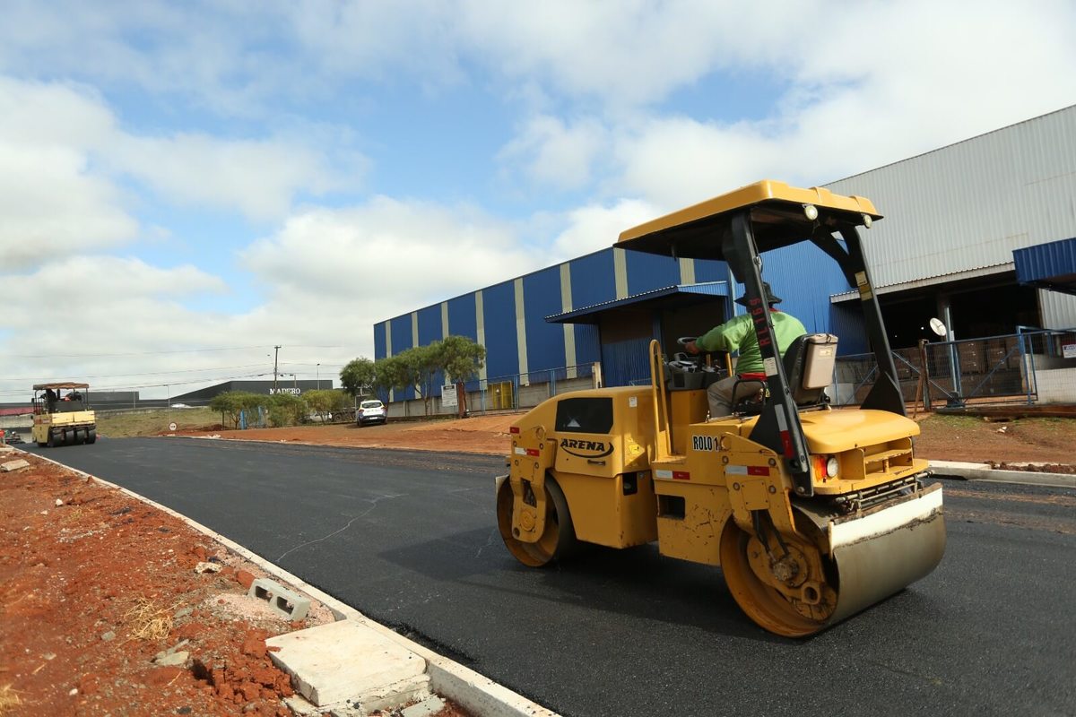 Obras do Programa Asfalto Novo PG avançam no Distrito Industrial