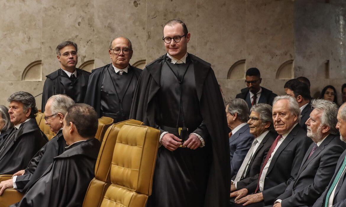 Cristiano Zanin é empossado no cargo de ministro do Supremo Tribunal Federal