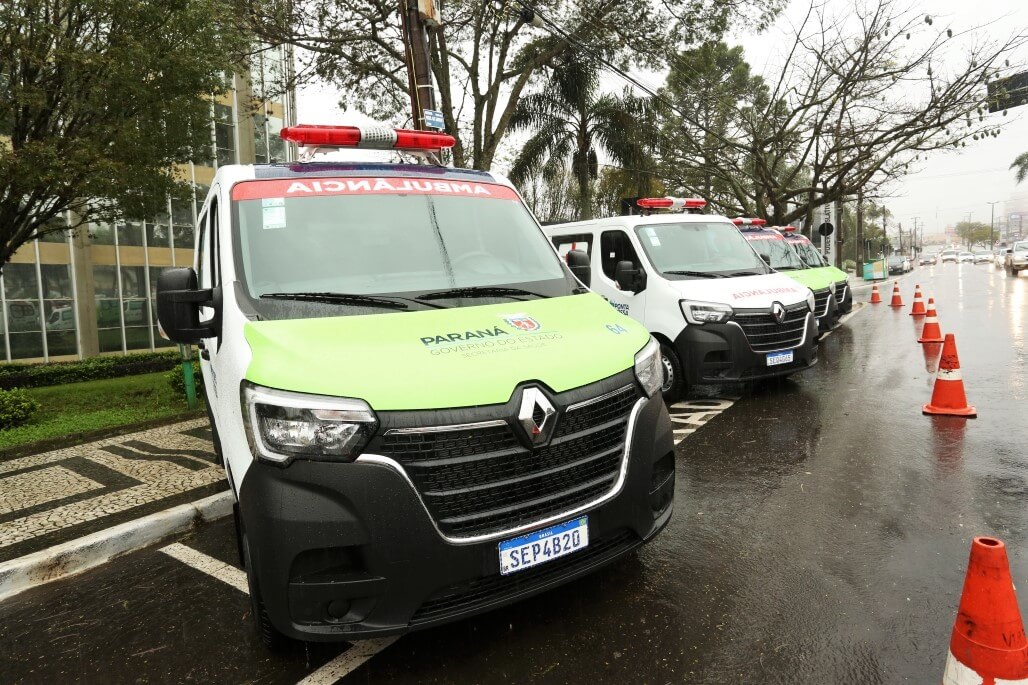 Prefeitura apresenta sete novas ambulâncias para a rede municipal de saúde