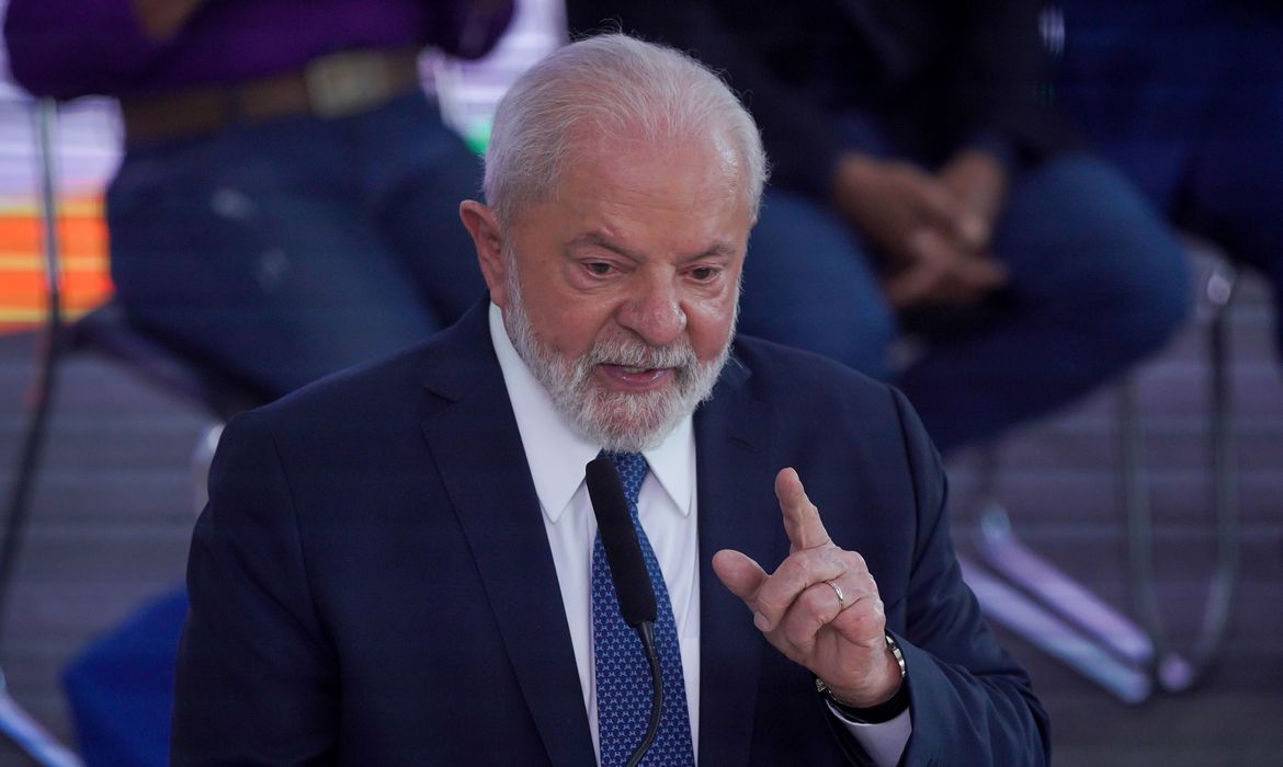 Lula diz que polícia não pode confundir pessoas pobres com bandidos