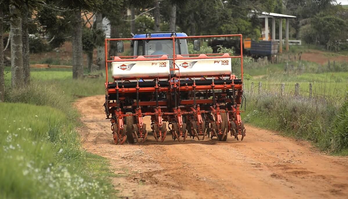 ‘Caminhos do Agro’ recupera estradas e potencializa zona rural de PG