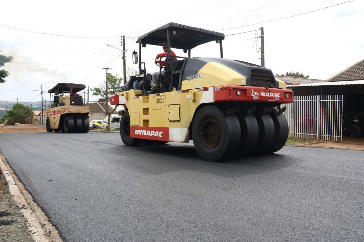 Prefeitura avança com obras de pavimentação na Vila Romana