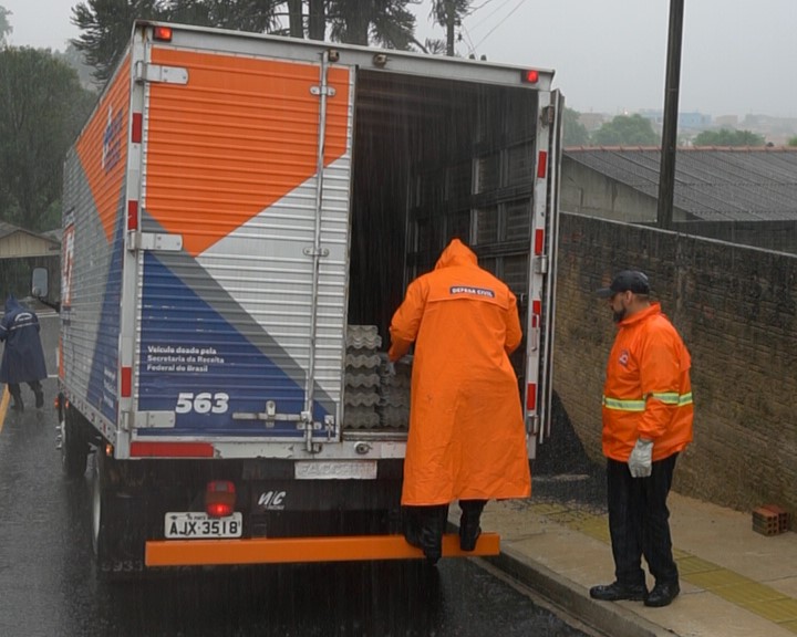 Mais de 1.400 residências foram afetadas pelas fortes chuvas em Ponta Grossa