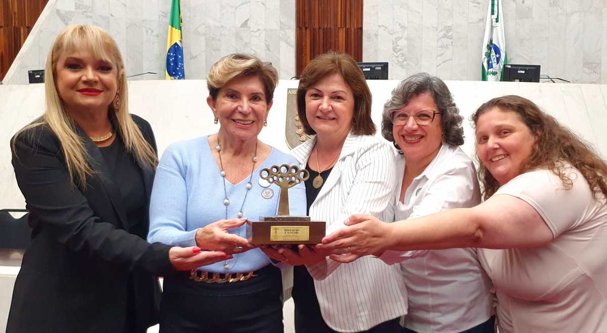 Ponta Grossa recebe o 'Prêmio Gestor Paraná' pelos Laboratórios de Aprendizagem Criativa