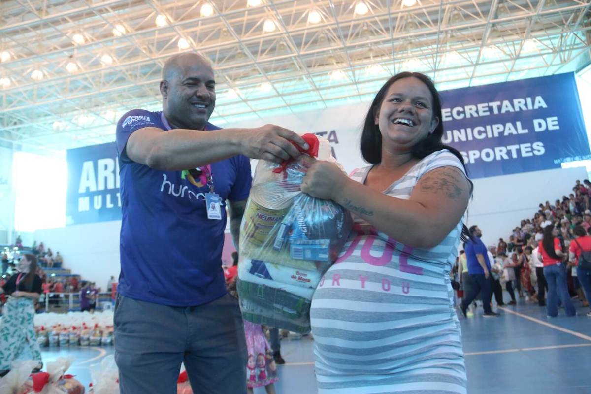 Famílias em vulnerabilidade social recebem 1.100 cestas do 'Natal Solidário'