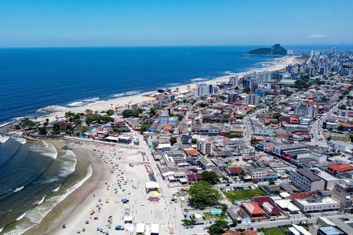 Carnaval terá água própria para banho nas praias do Paraná, aponta último boletim do IAT