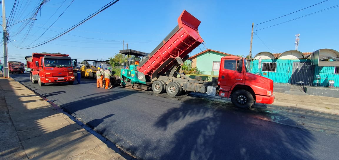 Executivo recupera pavimentação de vias em regiões do bairro Neves