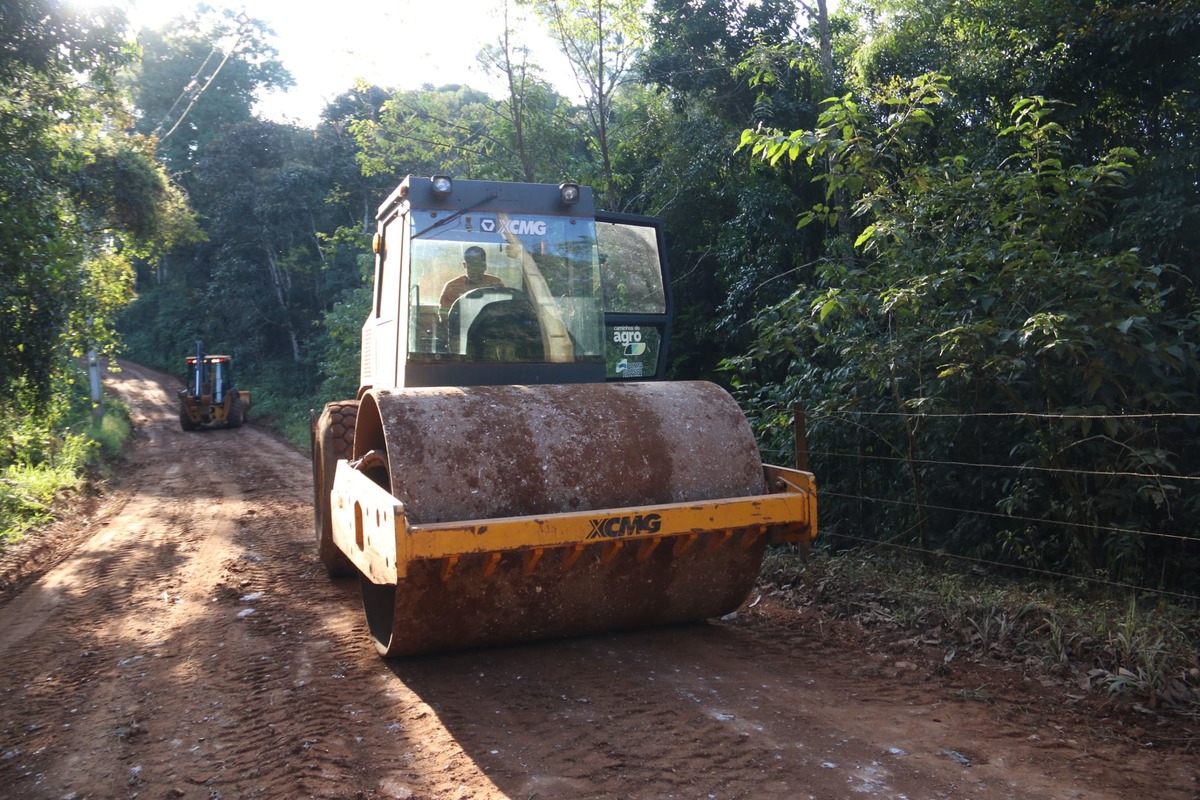 Prefeitura recupera mais 25km de estradas rurais em Itaiacoca