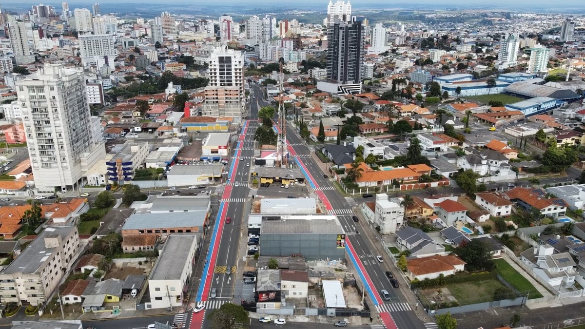 Nova sinalização no binário do Jardim Carvalho prioriza segurança de ciclistas e pedestres