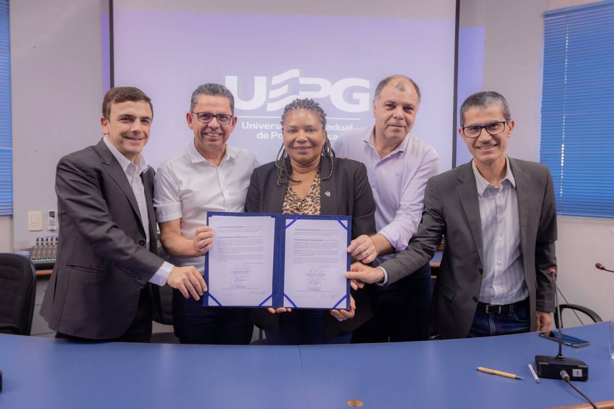 Ministra da Cultura Margareth Menezes assina acordo de cooperação com a UEPG