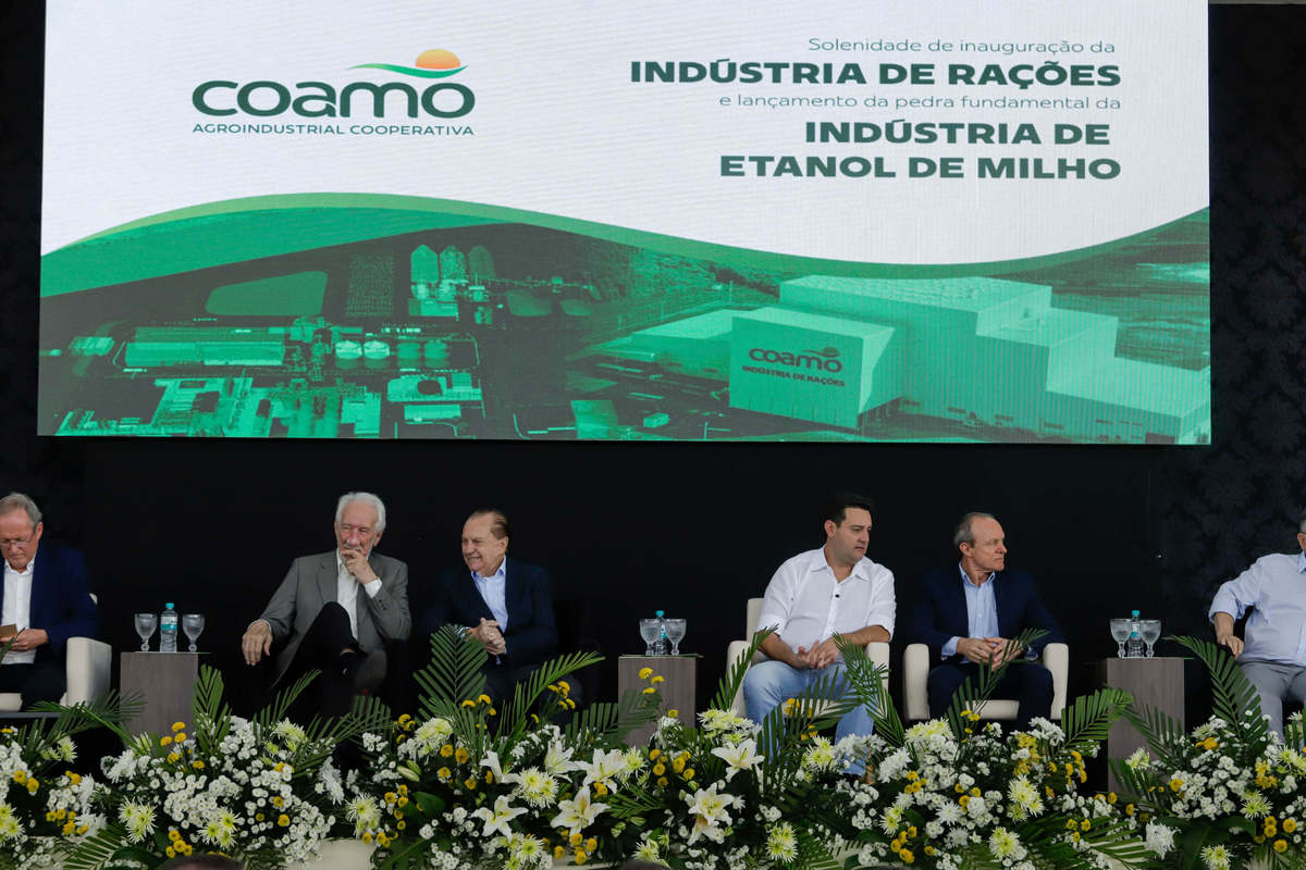 Coamo inaugura fábrica de ração e inicia investimento de R$ 1,7 bi para produzir etanol