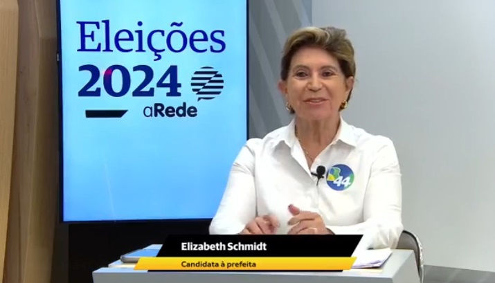 Candidata à reeleição, Elizabeth Schmidt responde perguntas de jornalistas em sabatina