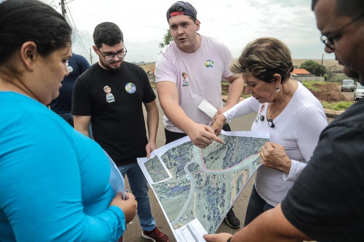 No fim de semana, Elizabeth visita bairros e conversa com lideranças