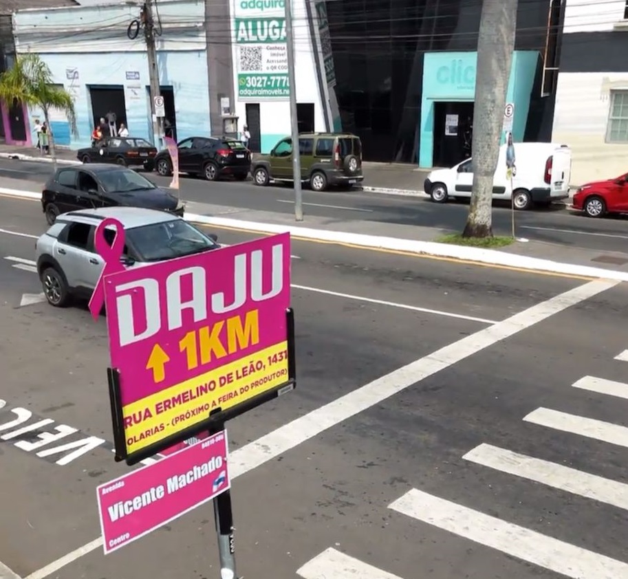 Placas de Esquina promove campanha de prevenção ao câncer de mama com placas rosa em PG